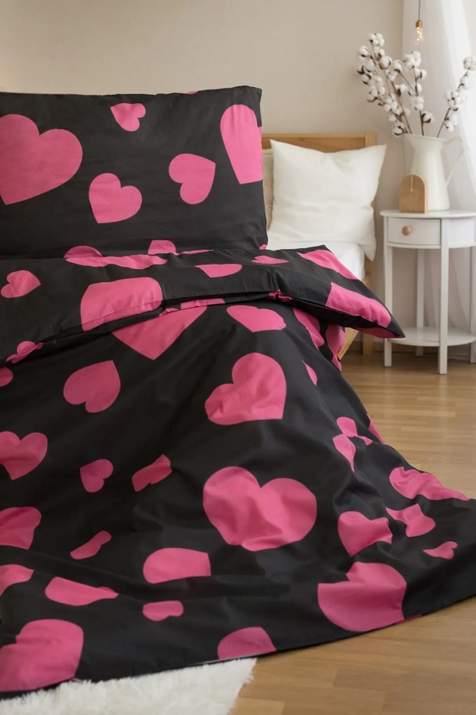 PrzytulneMieszkanie.pl PrzytulneMieszkanie.pl Poliestrowo-bawełniana pościel HEART PINK, czarna Rozmiar pościeli: 2 szt 70 x 90 cm | 200 x 220 cm