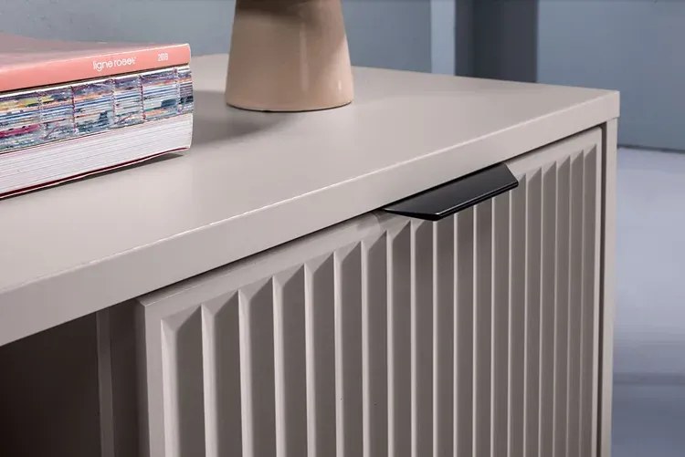 Beżowa szafka nocna z lamelami P5-T66