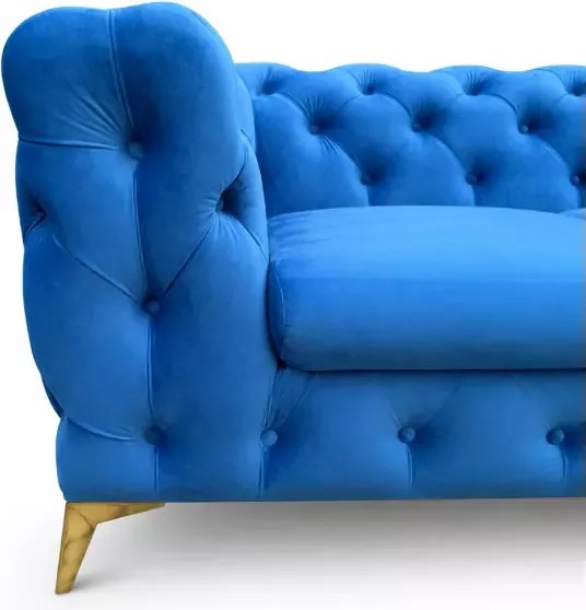 Elegancka sofa Moet z głębokim pikowaniem i stylowymi nóżkami