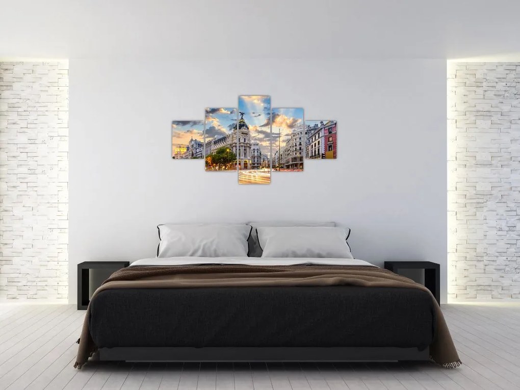 Obraz - Calle Gran Vía, Madryt, Hiszpania (125x70 cm)