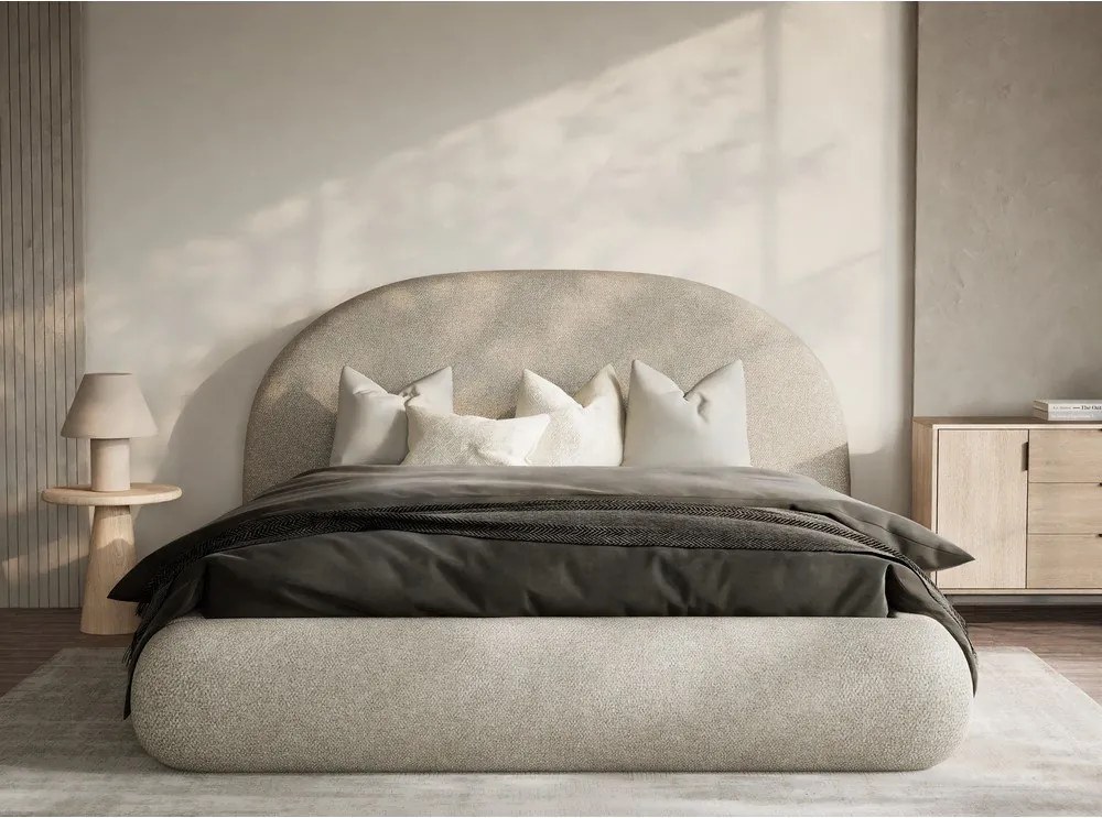 Beżowe tapicerowane łóżko dwuosobowe ze schowkiem i stelażem 180x200 cm Maumere – Maison de Rêve