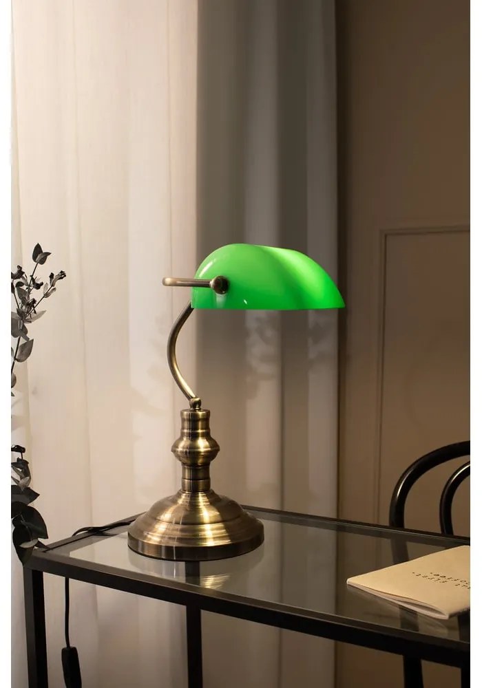 Zielona lampa stołowa z podstawą w kolorze mosiądzu Markslöjd Bankers, wys. 42 cm