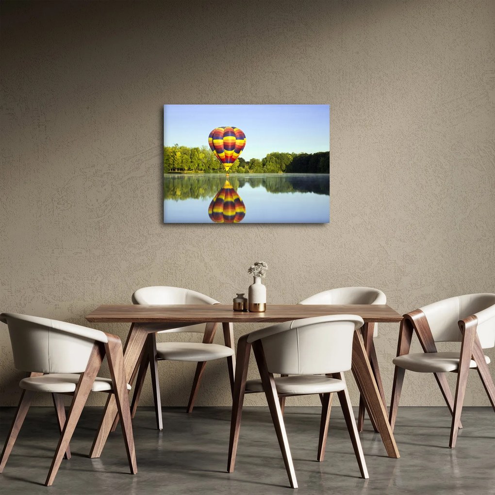 Obraz balonu na ogrzane powietrze nad jeziorem (70x50 cm)