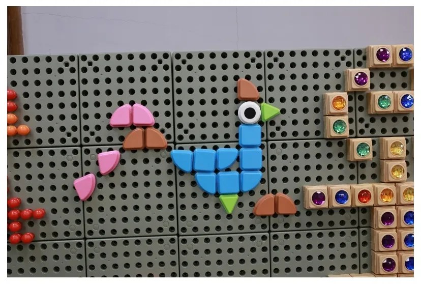 Masterkidz zestaw kołeczki w kształcie figur geometrycznych 64szt do tablic stem