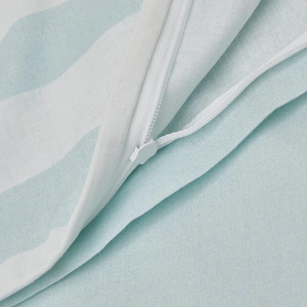 PrzytulneMieszkanie.pl PrzytulneMieszkanie.pl Dziecięca pościel z bawełny renforcé FYNN FROST jasnoniebieska Rozmiar pościeli: 80 x 80 cm | 135 x 200 cm