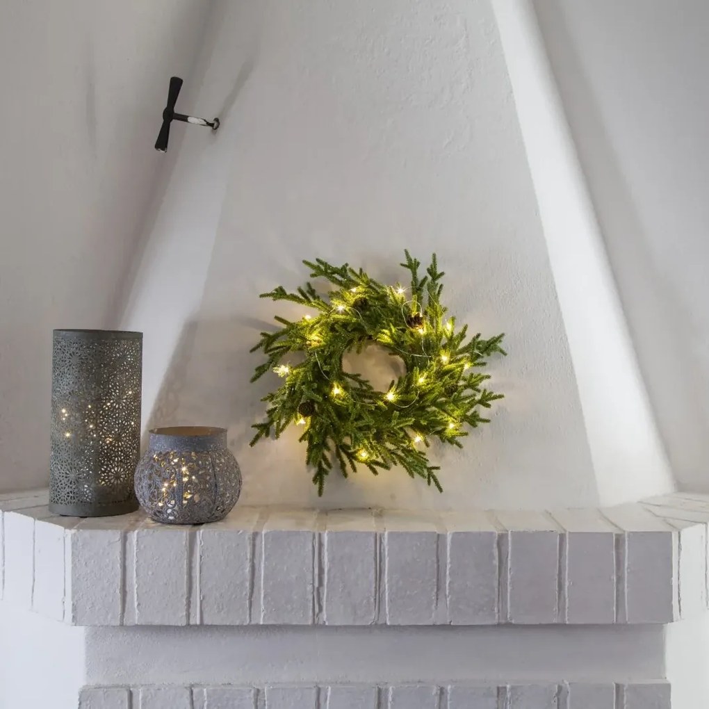 Wieniec ozdobny z oświetleniem i szyszkami