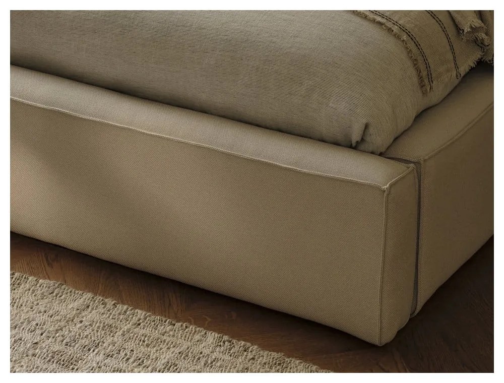 Beżowe tapicerowane łóżko dwuosobowe ze schowkiem i stelażem 160x200 cm Arendal – Cosmopolitan Design