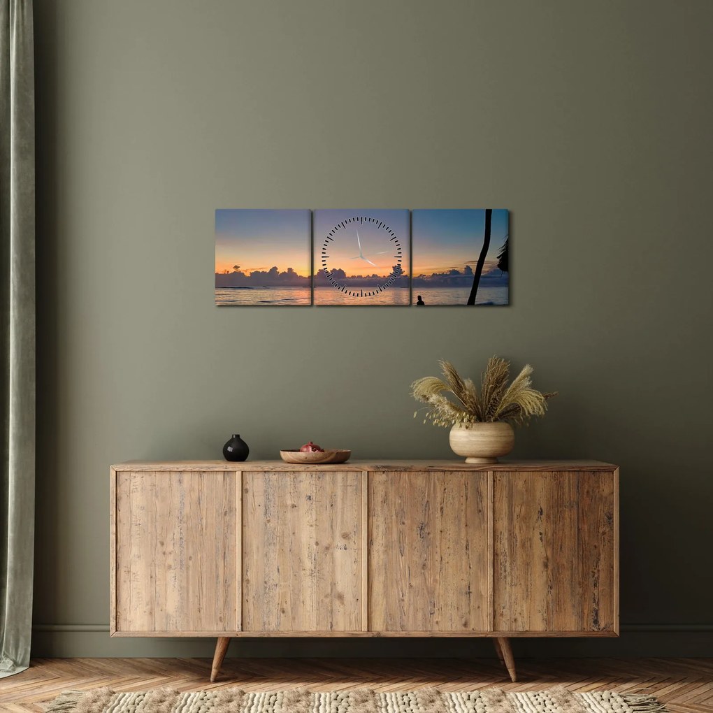 Obraz kobiety na plaży (z zegarem) (90x30 cm)