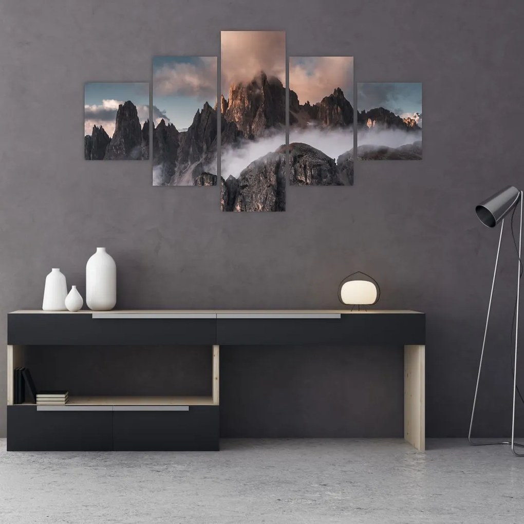 Obraz - Włoskie Dolomity ukryte we mgle (125x70 cm)