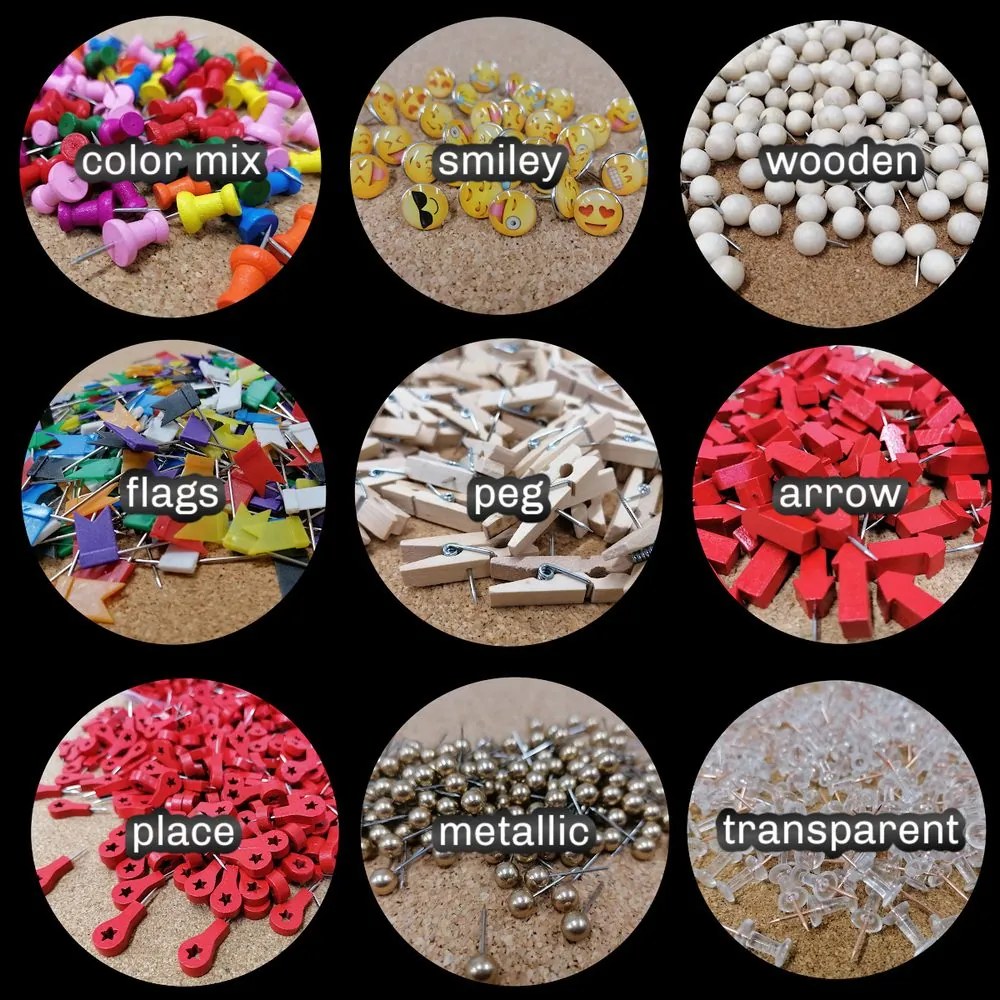 Obraz na korku czarno-biała mapa na drewnianym tle