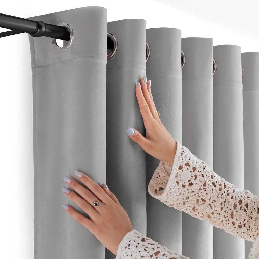 Szara aksamitna zasłona częściowo zaciemniająca (dimout) 400x300 cm Velto – Filumi