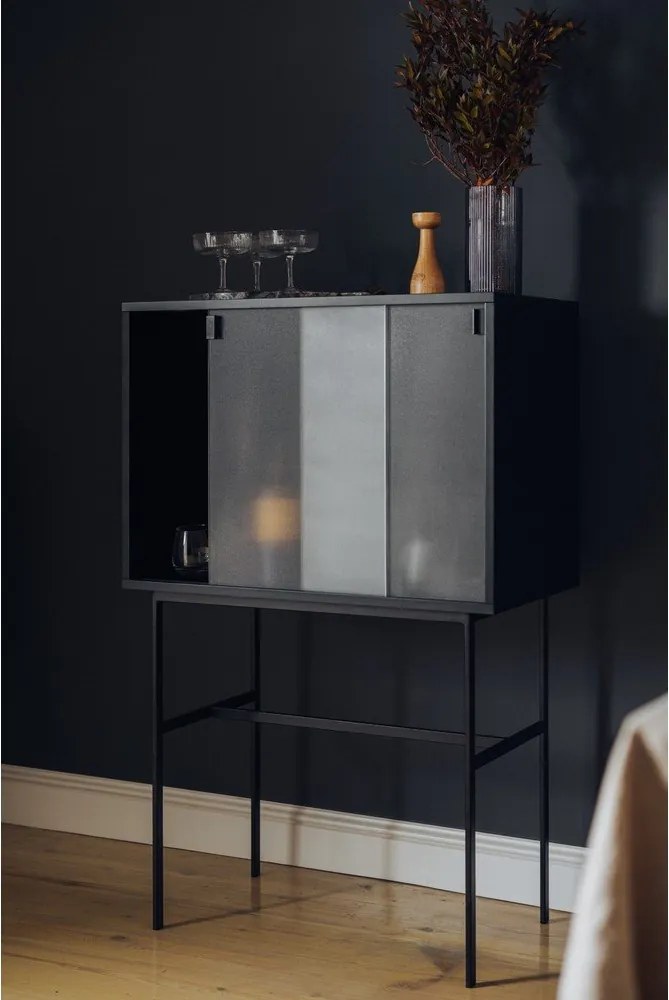 Czarna witryna z drzwiami przesuwnymi 70x109x40 cm Lekko – noo.ma