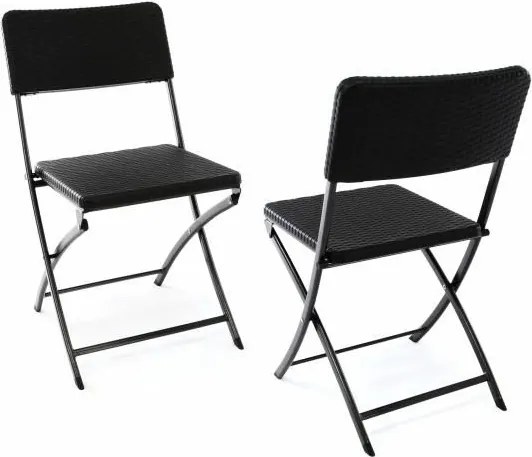 Zestaw mebli imitujących rattan