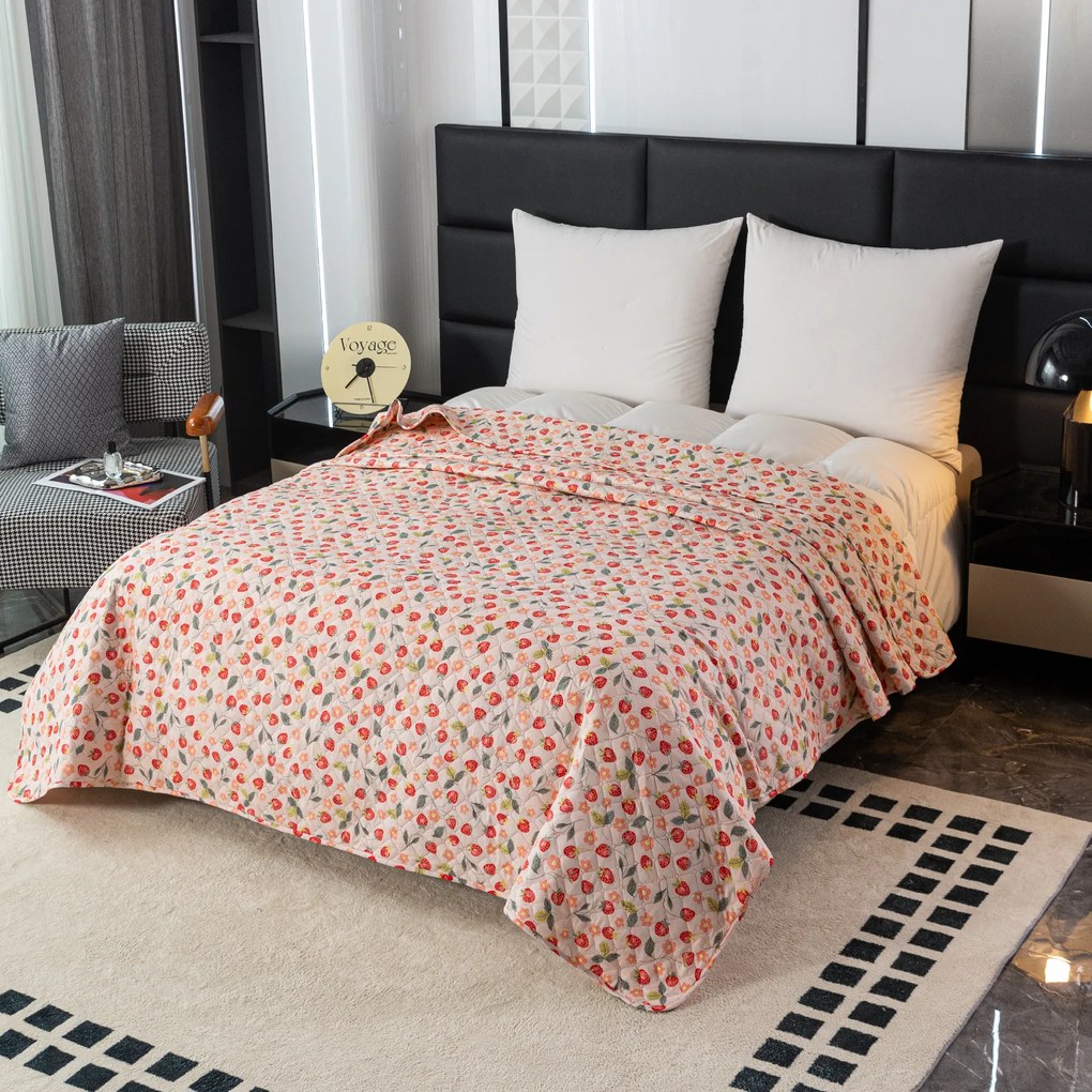 Narzuta na łóżko STRAWBERRY różowy Rozmiar: 220 x 240 cm