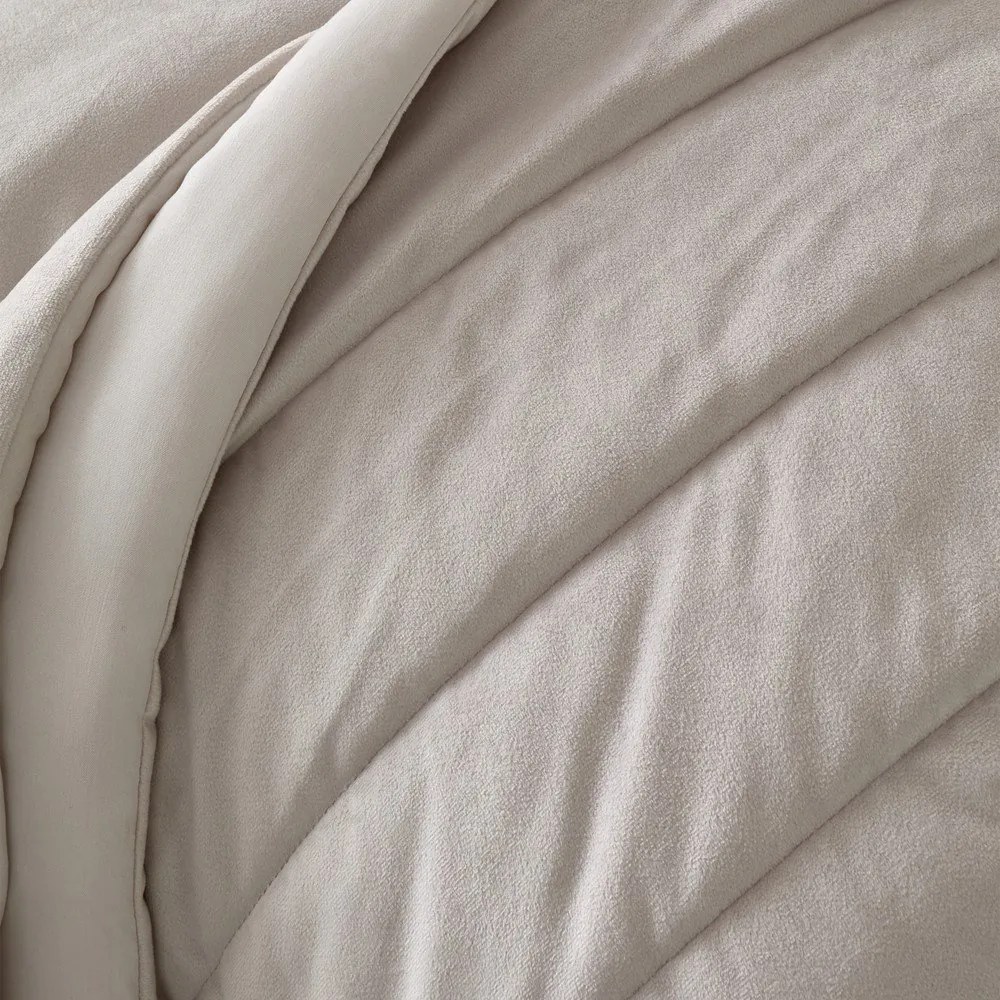 Kremowa aksamitna narzuta pikowana 220x230 cm Bridgerton Regal Velvet – Catherine Lansfield