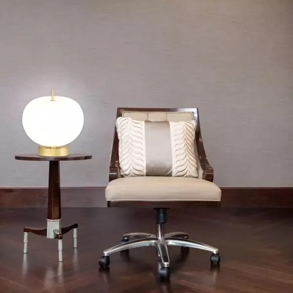 Lampa stołowa ze szklanym kloszem i oświetleniem LED Apple T