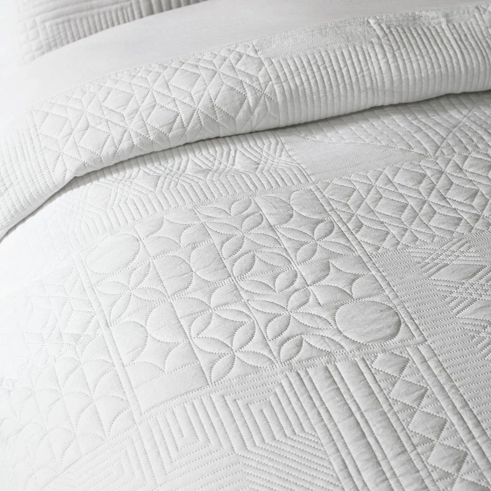 Biała pościel dwuosobowa 230x220 cm Folkstone Geo – Catherine Lansfield