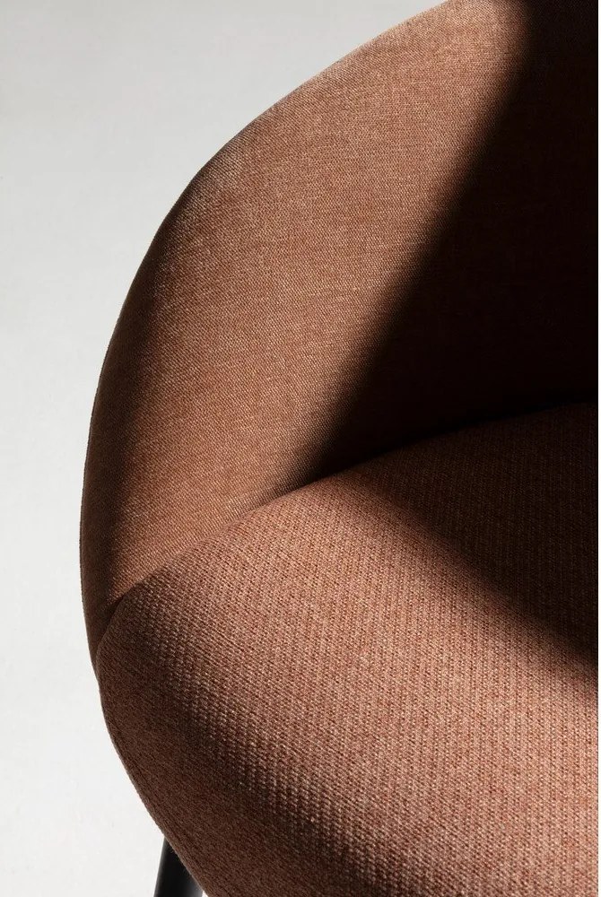 Fotel w kolorze terakoty Nure – MOME