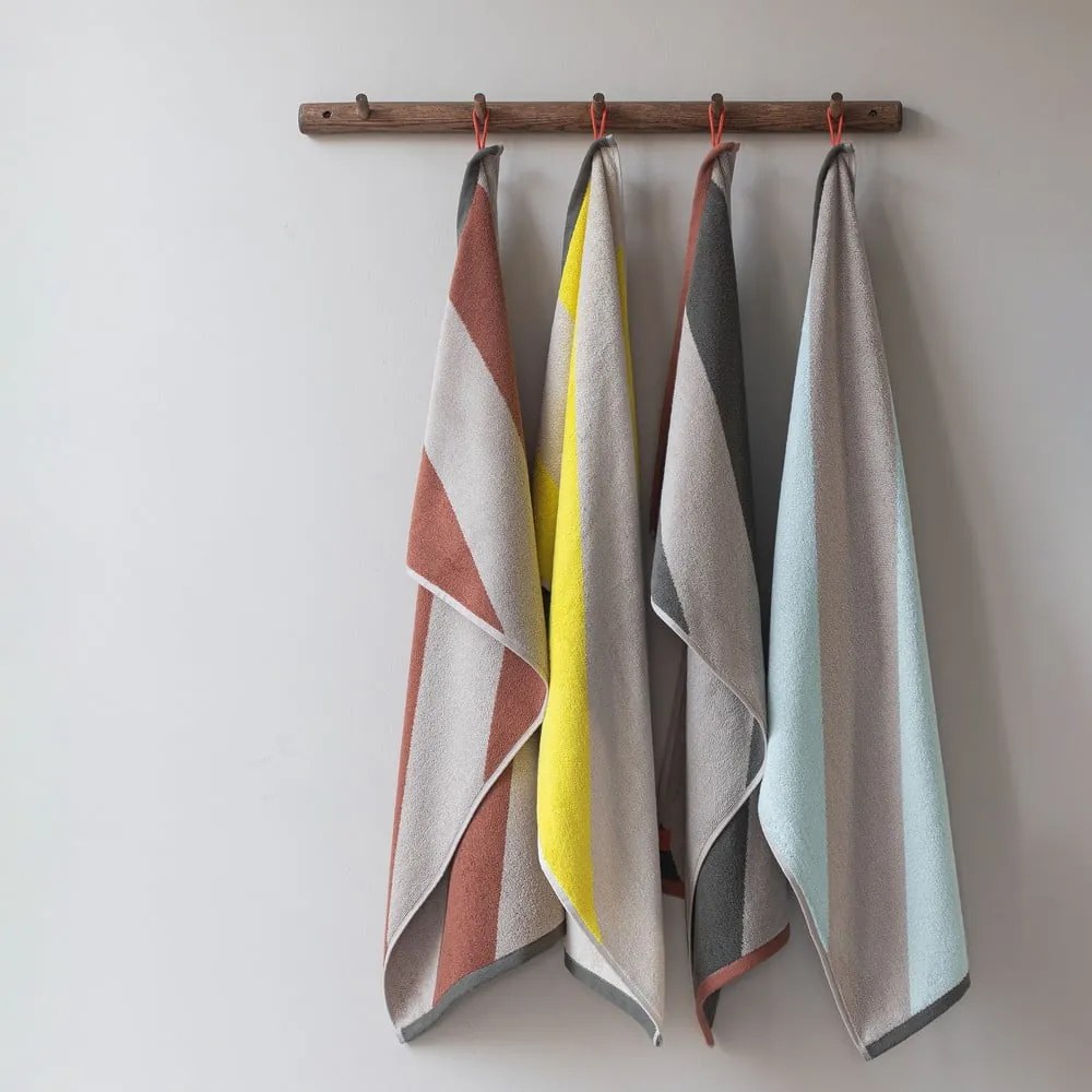 Żółty ręcznik kąpielowy frotte z bawełny organicznej 70x133 cm Diagonal – Mette Ditmer Denmark