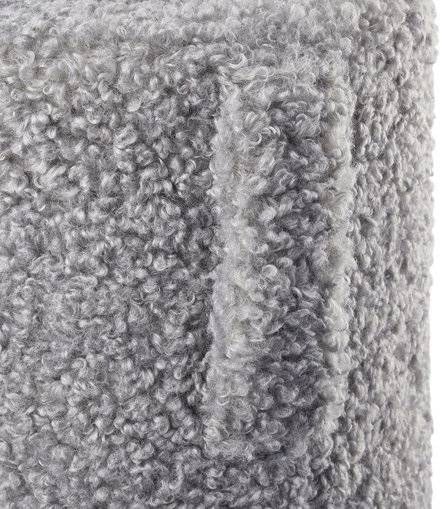 Szary puf z materiału bouclé Teddy – Blomus