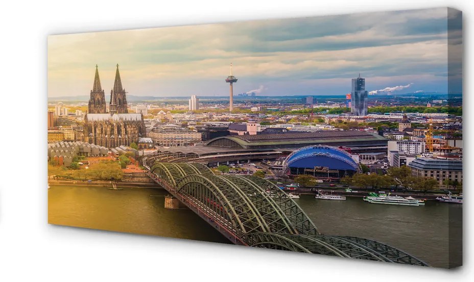 Obraz drukowany na płótnie Rzeczna Panorama z Mostami