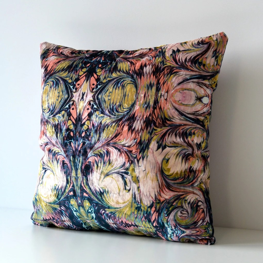 Dekoracyjna, wzorzysta poszewka Wirek z weluru 45x45