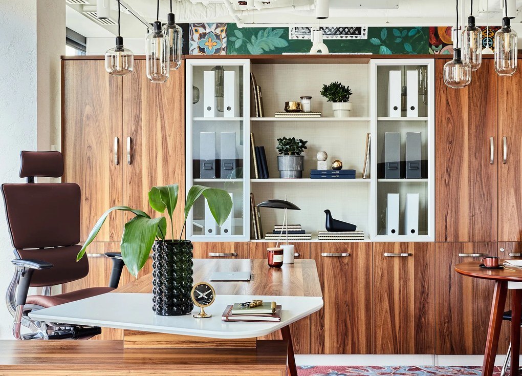 Wysokiej klasy fotel biurowy ergonomiczny Ergo 900 brązowy, tapicerowany skórą naturalną. Fotel biurowy skórzany.