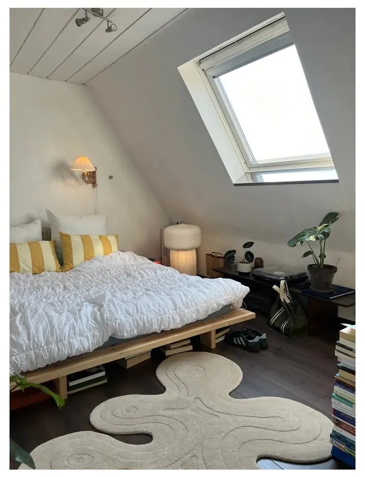 Łóżko dwuosobowe z litego drewna sosnowego ze stelażem 140x200 cm Japan – Karup Design