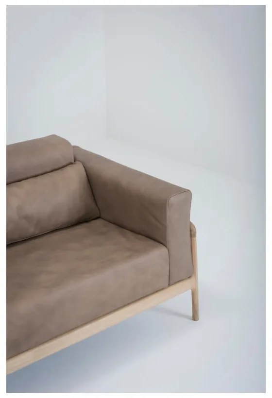 Jasnobrązowa sofa z bawolej skóry z konstrukcją z litego drewna dębowego Gazzda Fawn, 210 cm