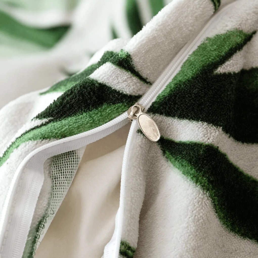 PrzytulneMieszkanie.pl PrzytulneMieszkanie.pl Pościel z mikropluszu SINERO zielona Rozmiar pościeli: 70 x 80 cm | 140 x 200 cm