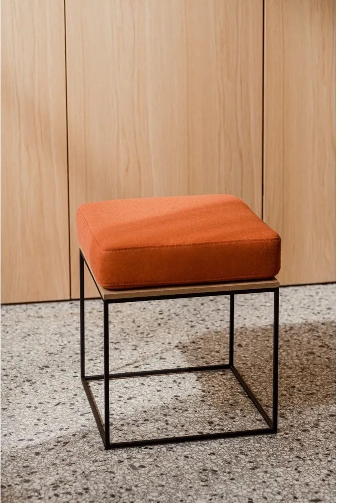 Tapicerowany stołek w kolorze terakoty Feo – noo.ma
