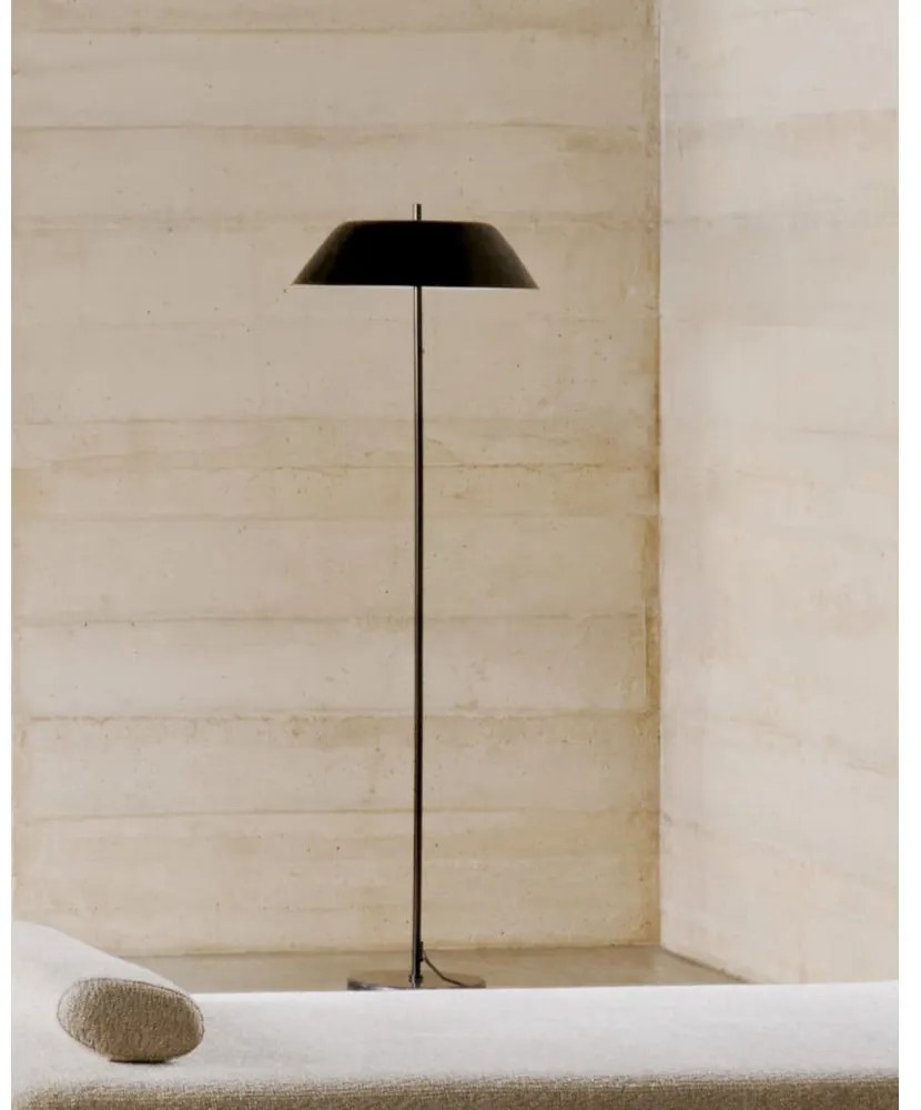 Czarna lampa stojąca z metalowym kloszem (wysokość 153 cm) Sayra – Kave Home