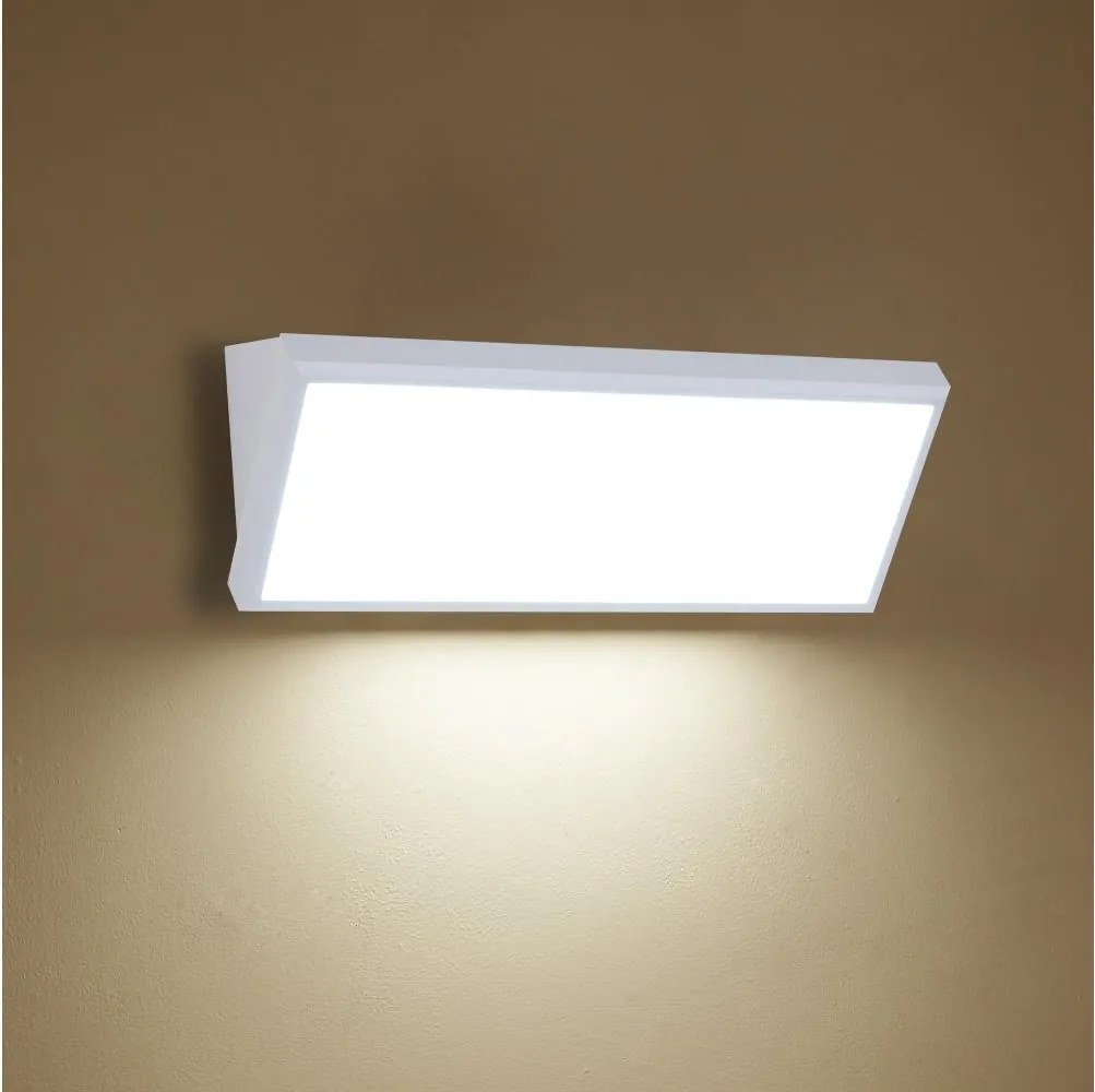 Brilagi - Zewnętrzna oprawa ścienna LED z czujnikiem TRIANGLE LED/42W/230V biała IP65