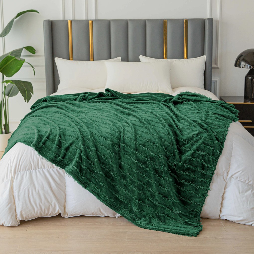 Koc mikropluszowy z wzorem PRESTIGE w kolorze ciemnozielonym Rozmiar: 160 x 200 cm