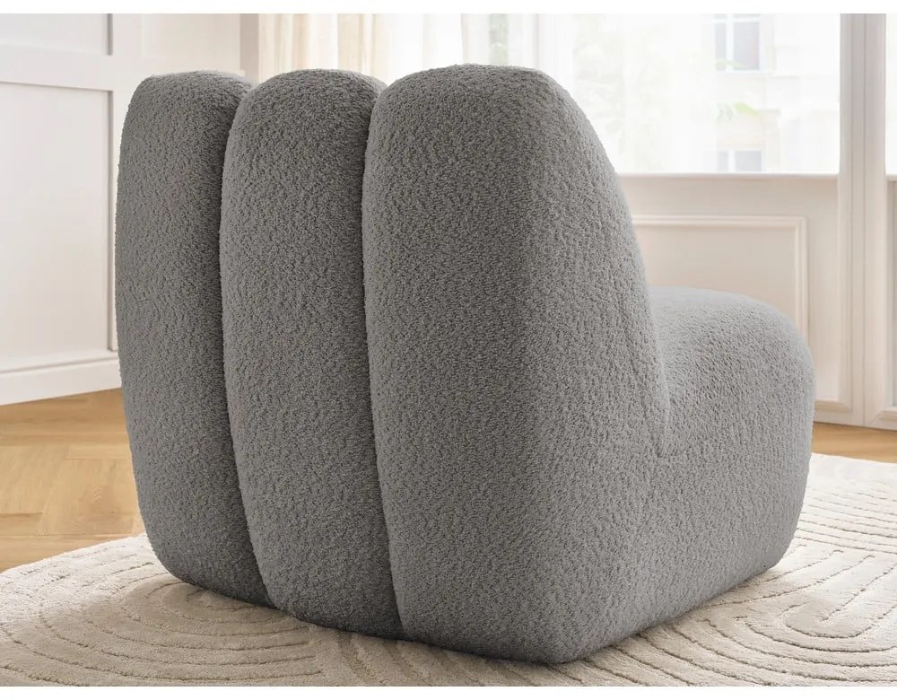 Jasnoszary fotel z materiału bouclé Janissaire – Bobochic Paris