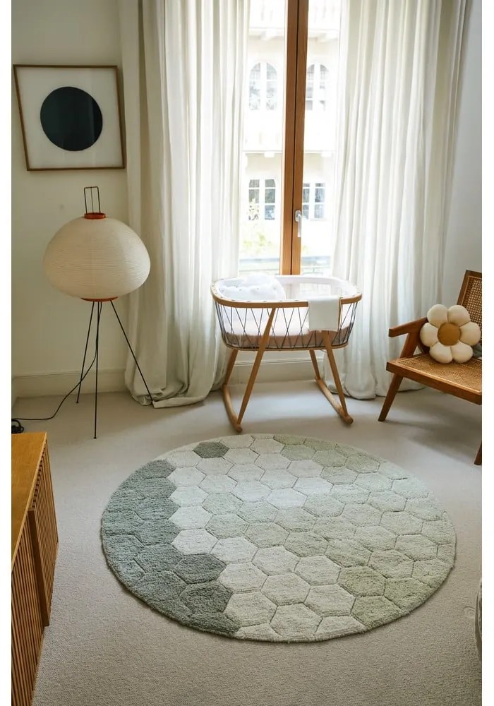 Jasnozielony bawełniany okrągły dywan tkany ręcznie odpowiedni do prania ø 140 cm Honeycomb Blue Sage – Lorena Canals