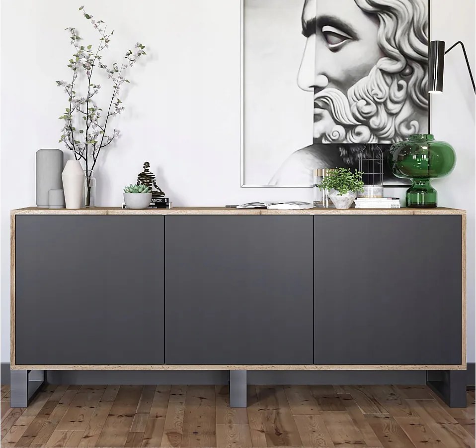 Komoda z 3 drzwiami – korpus dąb wotan, fronty czarne mat – 168 cm, metalowe nogi