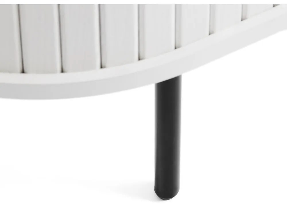 Biała komoda z drzwiami przesuwnymi 140x76x45 cm Nola – Unique Furniture