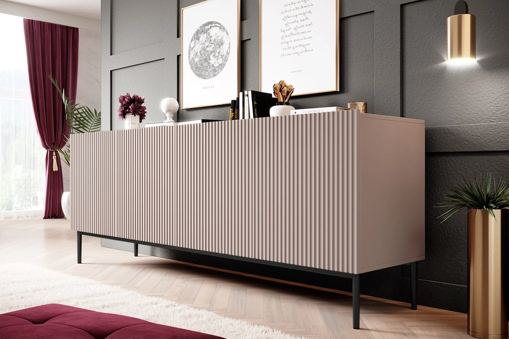 Komoda Nicole 200 cm czterodrzwiowa z ryflowanym frontem - antyczny róż / czarne nóżki - Limitowana oferta