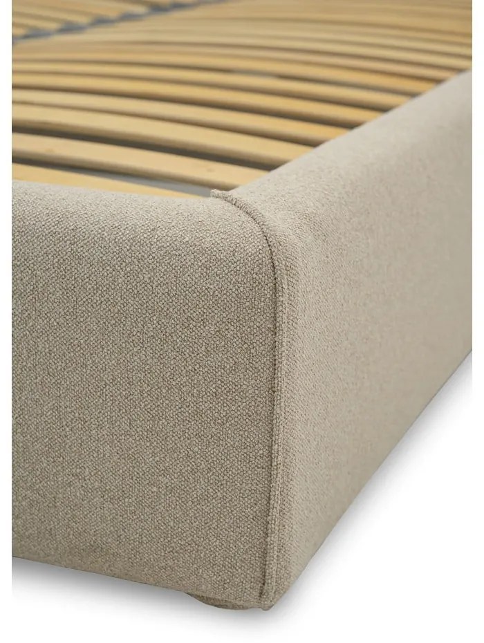 Beżowe tapicerowane łóżko dwuosobowe ze schowkiem ze stelażem 140x190 cm Sea – Scandic