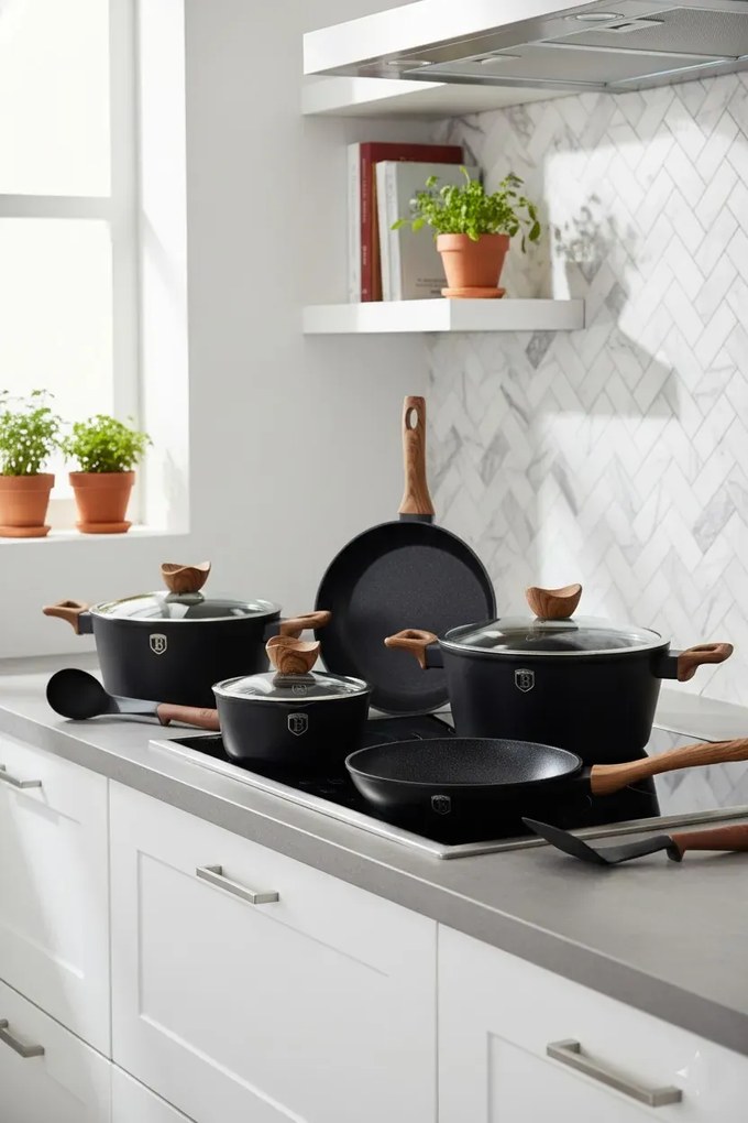 Komplet czarnych garnków z przyborami kuchennymi H3-F95