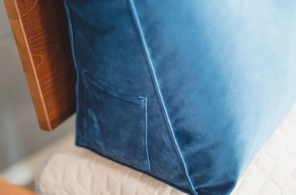 Poduszka na zagłówek PILLOW CHIC VELVET 180 granatowa SKANDICA