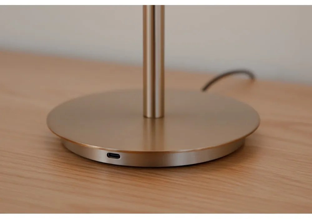 Metalowa lampa stołowa LED w kolorze mosiądzu ze ściemniaczem i szklanym kloszem (wysokość 37 cm) Audrey Table – UMAGE