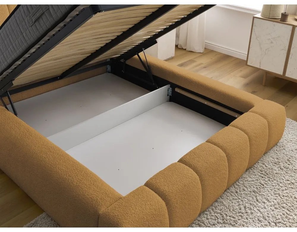 Musztardowe tapicerowane łóżko dwuosobowe ze schowkiem i stelażem 140x190 cm Denali – Bobochic Paris