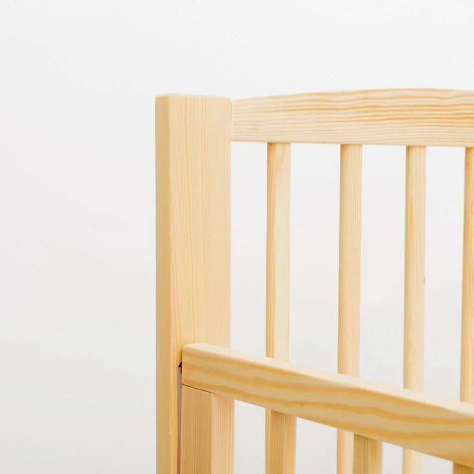 Łóżeczko dziecięce New Baby Lilly z wysuwanymibokami i szufladą, naturalne