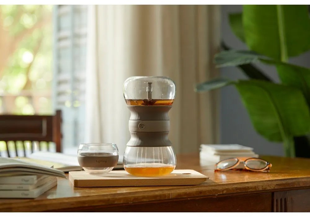 Jasnobrązowy szklany dzbanek do herbaty z sitkiem 500 ml – Lékué