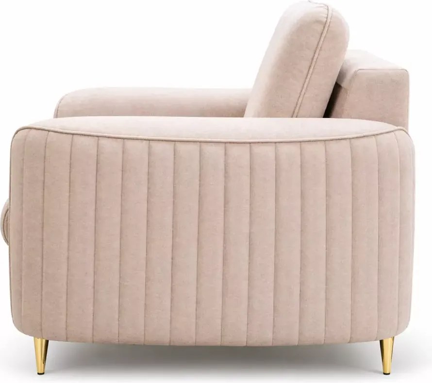 Hazel – elegancki fotel glamour z dekoracyjnymi przeszyciami i złotymi metalowymi nóżkami
