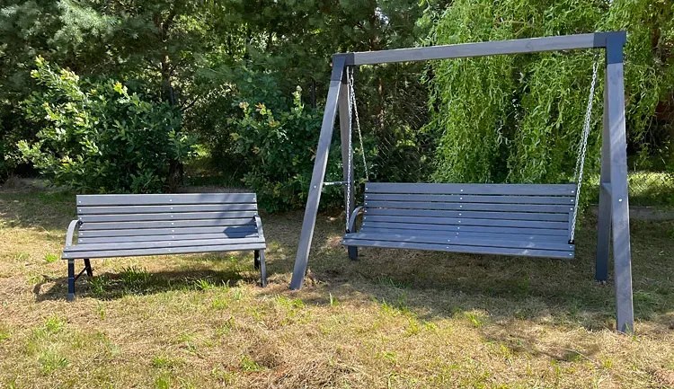 Szara drewniana huśtawka stojąca ogrodowa Kaori 3X - 160 cm