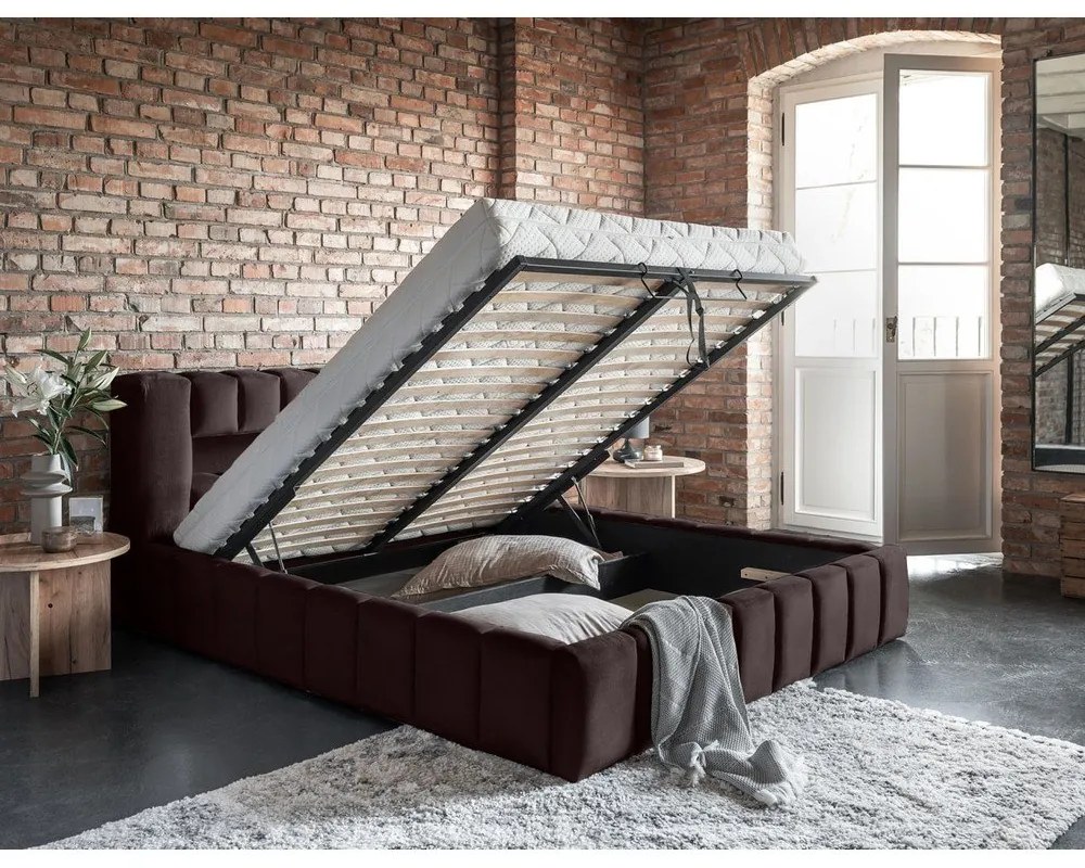 Ciemnobrązowe tapicerowane łóżko dwuosobowe ze schowkiem ze stelażem 140x200 cm Lamica – ELTAP