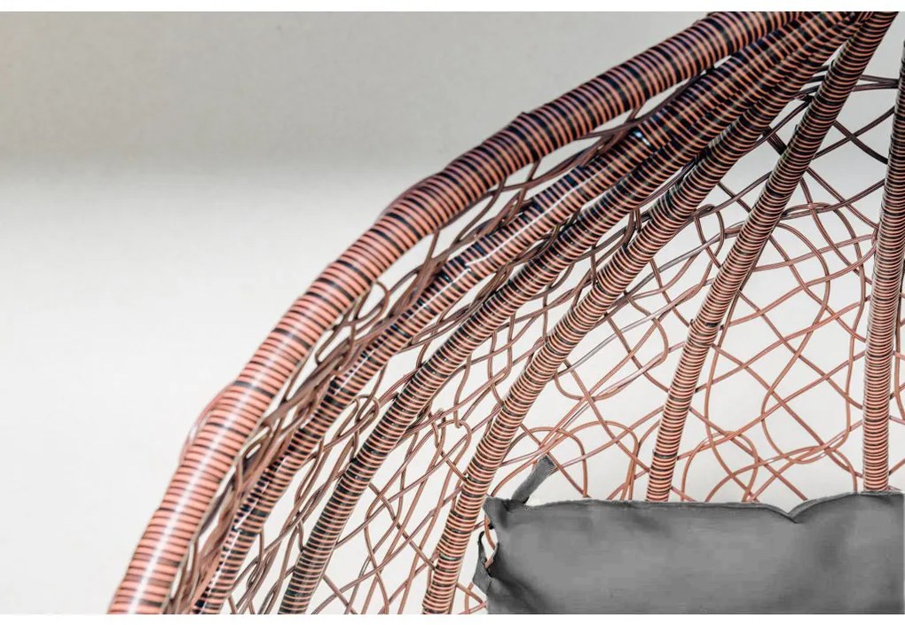 Brązowe wiszące krzesło KOKON